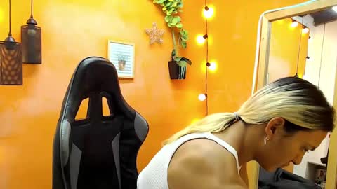 Snapshot of aslyhernandez chatting on 01/25/25, 11:13 ASLY online show from 01/25/25, 11:13