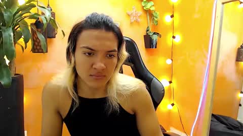 Snapshot of aslyhernandez chatting on 01/27/25, 11:22 ASLY online show from 01/27/25, 11:22