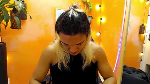 Snapshot of aslyhernandez chatting on 01/27/25, 05:37 ASLY online show from 01/27/25, 05:37