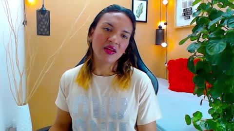 Snapshot of aslyhernandez chatting on 09/11/25, 12:05 ASLY online show from 09/11/25, 12:05