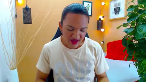 Snapshot of aslyhernandez chatting on 09/17/25, 12:07 ASLY online show from 09/17/25, 12:07