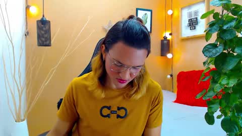 Snapshot of aslyhernandez chatting on 09/19/25, 12:06 ASLY online show from 09/19/25, 12:06