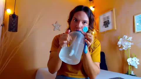 Snapshot of aslyhernandez chatting on 09/22/25, 12:40 ASLY online show from 09/22/25, 12:40