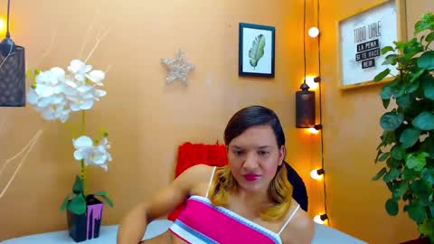 Snapshot of aslyhernandez chatting on 10/11/25, 02:15 ASLY online show from 10/11/25, 02:15