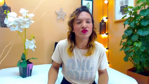 Snapshot of aslyhernandez chatting on 10/14/25, 12:17 ASLY online show from 10/14/25, 12:17