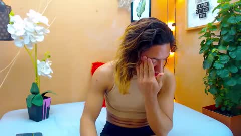 Snapshot of aslyhernandez chatting on 10/18/25, 01:12 ASLY online show from 10/18/25, 01:12