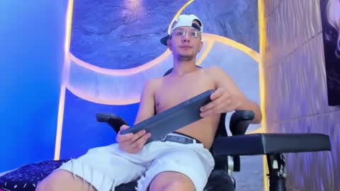 asmodeohot20 online show from 12/16/25, 05:01