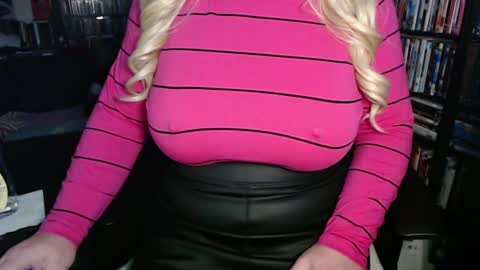 Aspen Vale online show from 10/30/25, 09:37