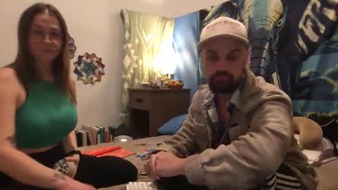 Snapshot of aspenandlink chatting on 10/26/25, 01:17 aspenandlink online show from 10/26/25, 01:17