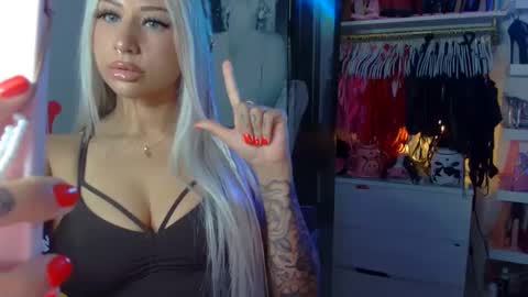 Snapshot of aspenmadden chatting on 09/23/25, 10:02 iwantaspen online show from 09/23/25, 10:02