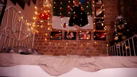 Eva online show from 12/23/25, 02:09