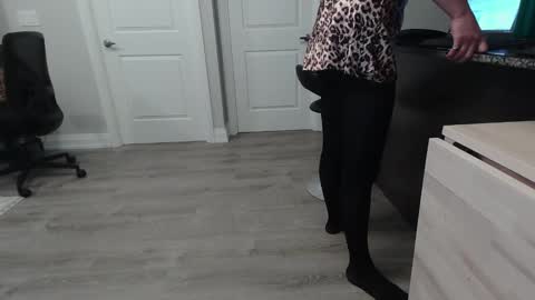 Snapshot of assloveman25 chatting on 12/17/24, 07:26 Linda online show from 12/17/24, 07:26