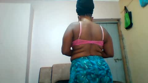 FLORAH DANIEL online show from 06/27/26, 07:02