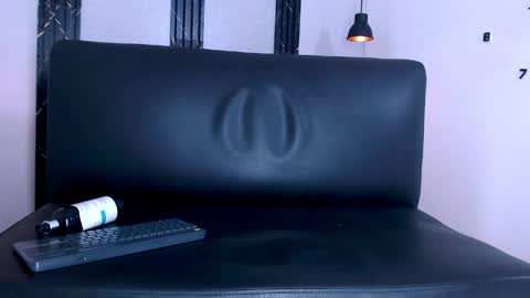 Snapshot of aston_vera chatting on 05/17/26, 05:27 Aston online show from 05/17/26, 05:27