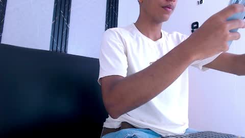 Snapshot of aston_vera chatting on 05/18/26, 04:07 Aston online show from 05/18/26, 04:07