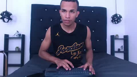 Snapshot of aston_vera chatting on 05/29/26, 03:37 Aston online show from 05/29/26, 03:37