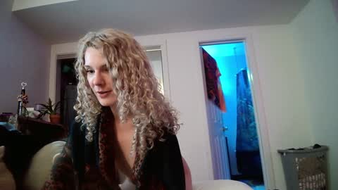 Snapshot of astorialove chatting on 01/15/25, 05:40 AstoriaLove online show from 01/15/25, 05:40