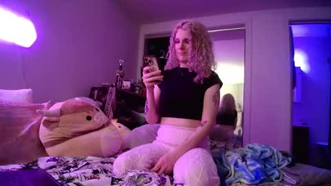 Snapshot of astorialove chatting on 02/15/25, 02:58 AstoriaLove online show from 02/15/25, 02:58