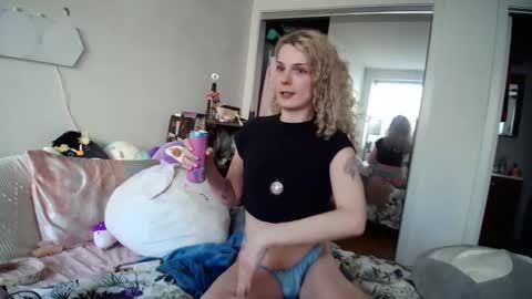 Snapshot of astorialove chatting on 03/12/25, 09:13 AstoriaLove online show from 03/12/25, 09:13