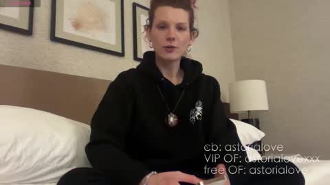 Snapshot of astorialove chatting on 10/23/25, 11:46 AstoriaLove online show from 10/23/25, 11:46