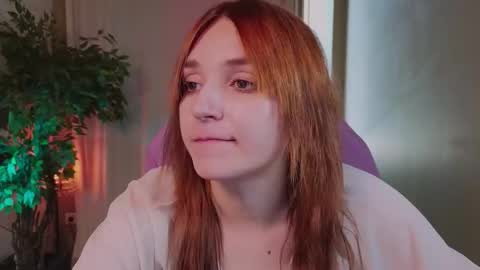 Snapshot of astra_lis chatting on 09/21/25, 02:29 Astra online show from 09/21/25, 02:29