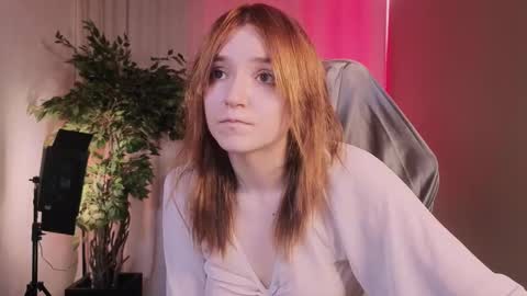 Snapshot of astra_lis chatting on 09/28/25, 12:21 Astra online show from 09/28/25, 12:21