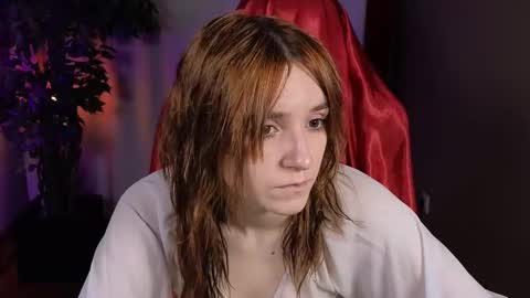 Snapshot of astra_lis chatting on 10/12/25, 02:16 Astra online show from 10/12/25, 02:16