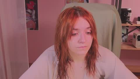 Snapshot of astra_lis chatting on 10/16/25, 12:39 Astra online show from 10/16/25, 12:39