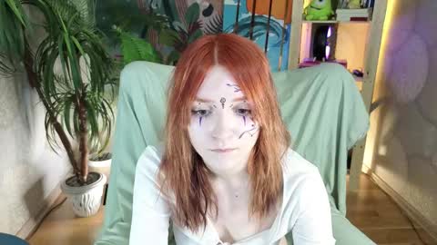 Snapshot of astra_lis chatting on 10/18/25, 12:39 Astra online show from 10/18/25, 12:39