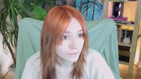 Snapshot of astra_lis chatting on 10/19/25, 12:50 Astra online show from 10/19/25, 12:50