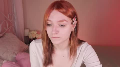 Snapshot of astra_lis chatting on 10/21/25, 01:34 Astra online show from 10/21/25, 01:34