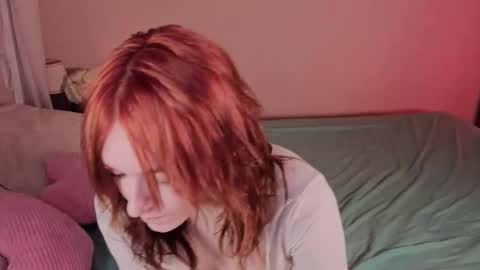 Snapshot of astra_lis chatting on 10/24/25, 12:34 Astra online show from 10/24/25, 12:34