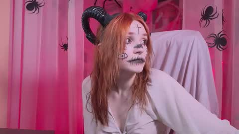 Snapshot of astra_lis chatting on 10/31/25, 12:28 Astra online show from 10/31/25, 12:28