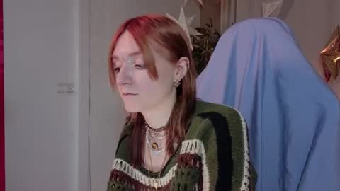 Snapshot of astra_lis chatting on 12/16/25, 07:52 Astra online show from 12/16/25, 07:52