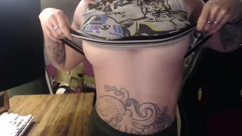 Snapshot of astraeasiren chatting on 10/09/25, 03:26 AstraeaSiren online show from 10/09/25, 03:26