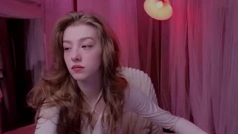 Snapshot of astramist chatting on 11/17/25, 05:35 astramist online show from 11/17/25, 05:35