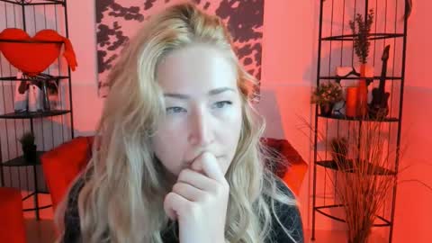 Snapshot of astramonroe chatting on 09/09/25, 10:26 astramonroe online show from 09/09/25, 10:26