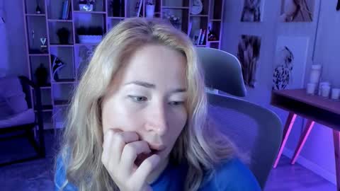 Snapshot of astramonroe chatting on 09/23/25, 02:14 astramonroe online show from 09/23/25, 02:14