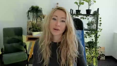 astramonroe online show from 03/19/26, 07:01