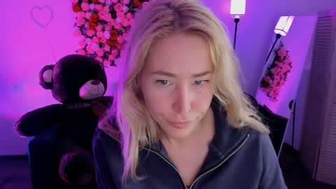 astramonroe online show from 04/18/26, 05:33