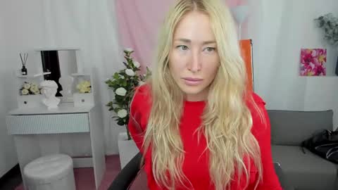 astramonroe online show from 04/19/26, 07:18