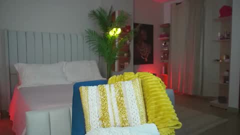 Snapshot of astrea_1 chatting on 09/24/25, 12:14 Astrea online show from 09/24/25, 12:14