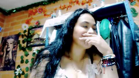 Snapshot of astrid_hauser66 chatting on 11/04/25, 04:11 astrid_hauser66 online show from 11/04/25, 04:11