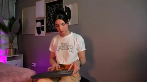 astrid_velle online show from 05/01/26, 01:10