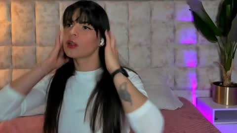astrid_velle online show from 06/09/26, 12:33