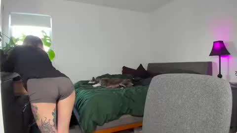 Astrid Luxe online show from 01/06/25, 08:18