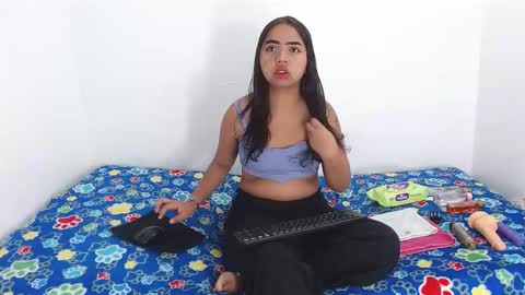 Snapshot of astridvagina18 chatting on 12/31/24, 12:04 ASTRID online show from 12/31/24, 12:04