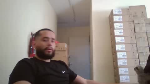 Snapshot of astro_boy_01 chatting on 11/01/25, 02:52 astro_boy_01 online show from 11/01/25, 02:52