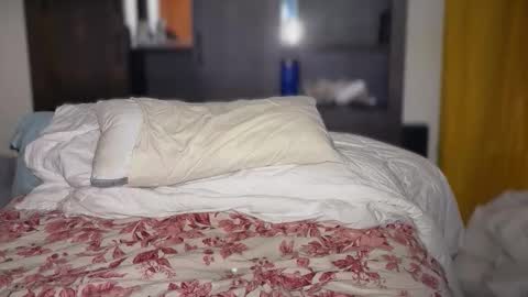 astro_n_tatiana online show from 12/15/25, 04:39