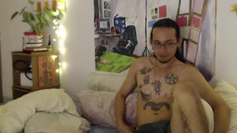 Snapshot of astryd69 chatting on 05/19/26, 06:47 Astrid 69 online show from 05/19/26, 06:47